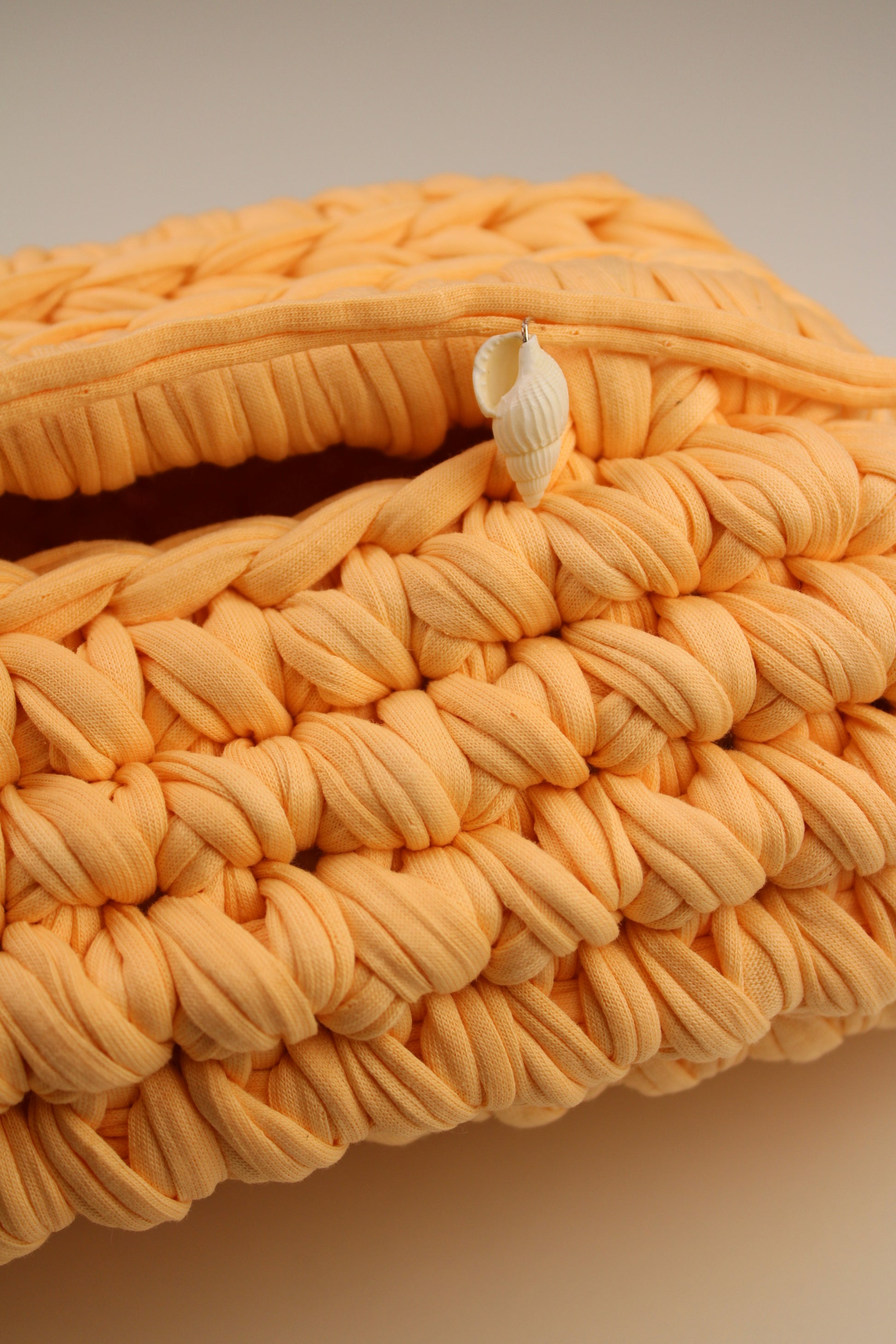 Pure Tones Clutch